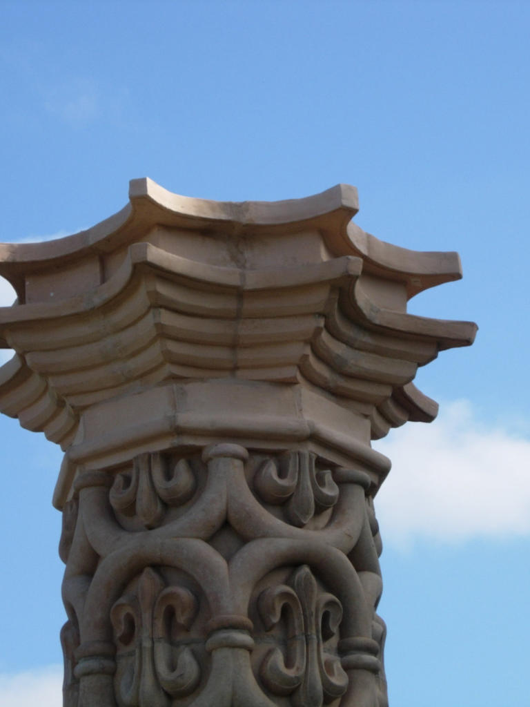 The larger pillar with its new crown top